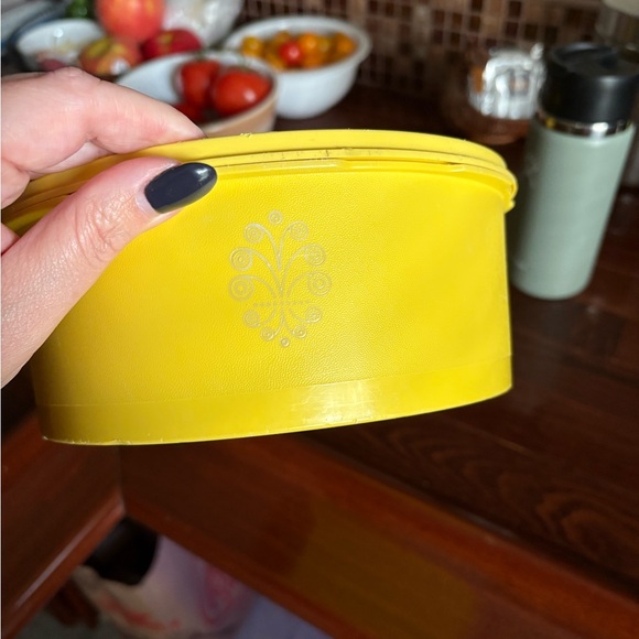 Vintage Tupperware Harvest Gold Yellow Sunburst Servalier 1204 Canister w Lid 3 - Picture 4 of 7